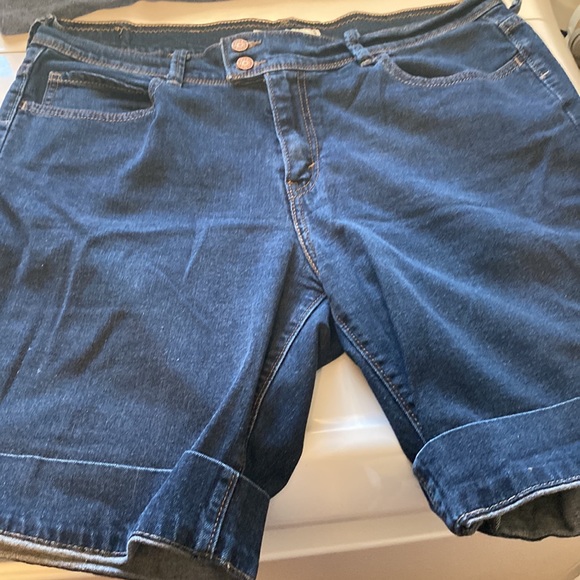 Jean shorts flap pockets 515 shorts size 14 levis - Picture 2 of 5